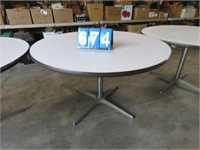 ROUND PEDESTOL TABLE