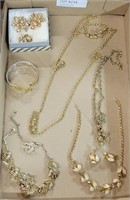 VTG. GOLD-COLORED WOMEN'S JEWELRY