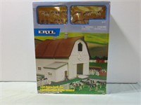 Ertl 1/64th Dairy Farm Set