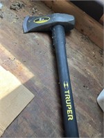 Truper 8lb splitting maul ax