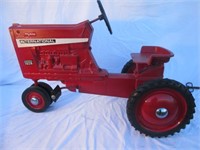 Ertl International Farmall 1026 Hydro Pedal