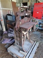 Vintage Manual Guillotine 615mm Bed