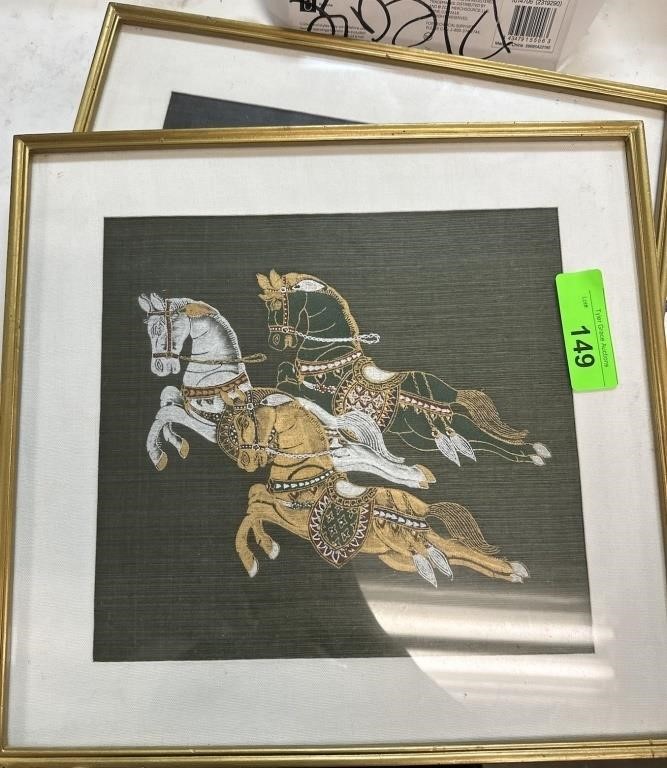 2PC CHINESE PAINTINGS ON SILK W GOLD FRAMES