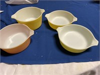 Set of 4p Pyrex bowls
