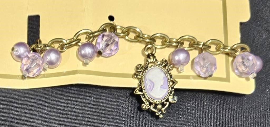 Fashion Cameo & Lavender Beaded Bracelet