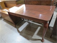 CHERRY FINISH QUEEN ANNE LEG TABLE