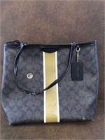 Purse Coach New York as pictured