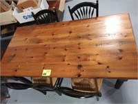 LONG WOOD DINING TABLE W/ (4) CHAIRS