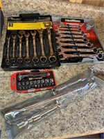 14" SAE Folding Lug Wrench, Small Socket Set,