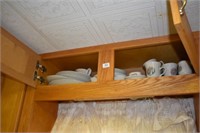CONTENTS OF TOP CABINET ABOVE SINK 25+ PCS