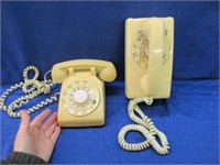 2 older rotary telephones