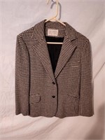R6) Good condition size 14 womens 100% wool