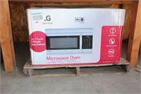 Commericial G E  Microwave Oven  (new)