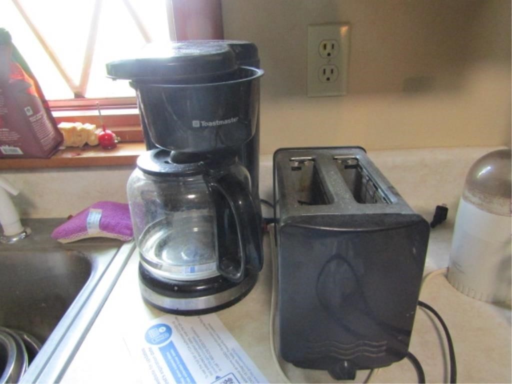 2 SLICE TOASTER AND COFFEE POT