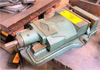 BROWN & SHARPE 8" MACHINE VISE