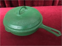 Griswold No 8 Covered Frying Pan - 10'dia