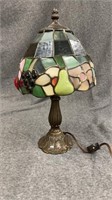 Small Tiffany Style Table Lamp. Does Not Work.