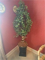Topiary of artificial ivy - heavy