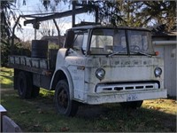 1976 Ford 600 cab over utility truck w/ flatbed &