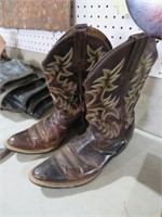 ARIAT SIZE 10  MENS BOOTS