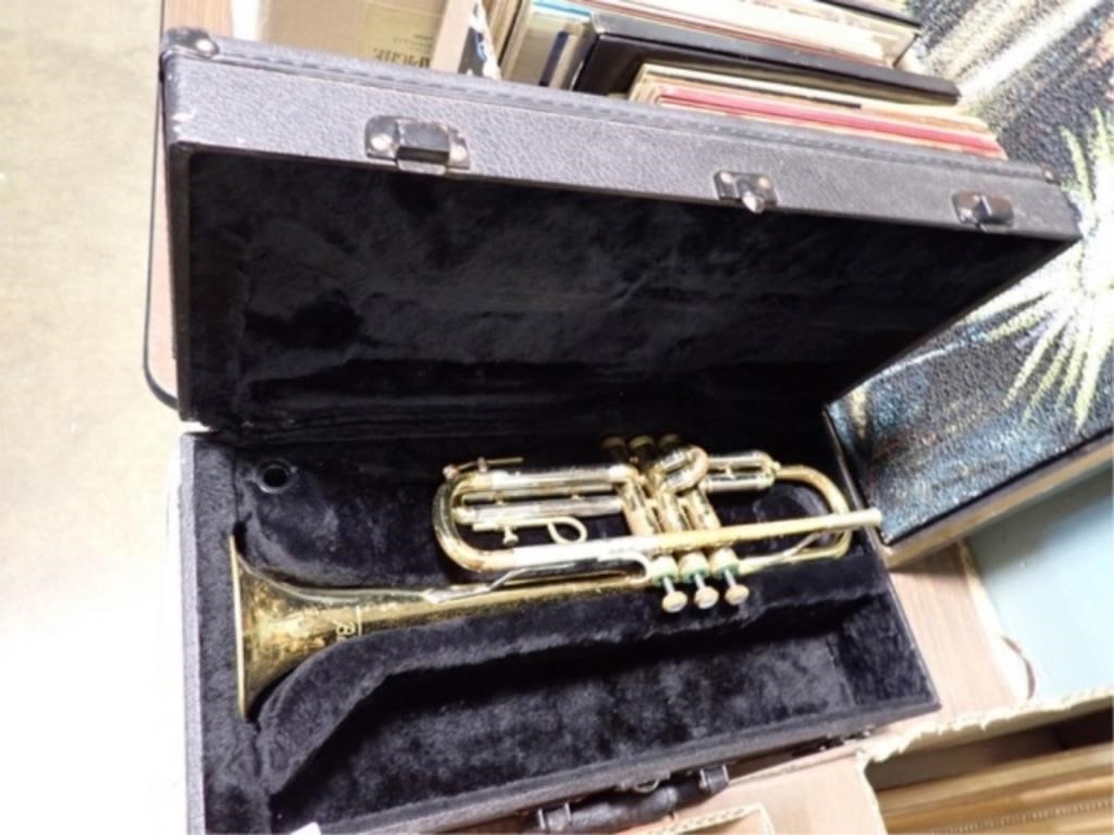 BENETONE TRUMPET IN CASE