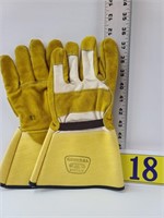 GTE Brand New Gloves