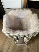 lifted pet bed