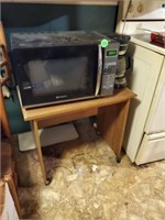 EMERSON MICROWAVE AND TABLE