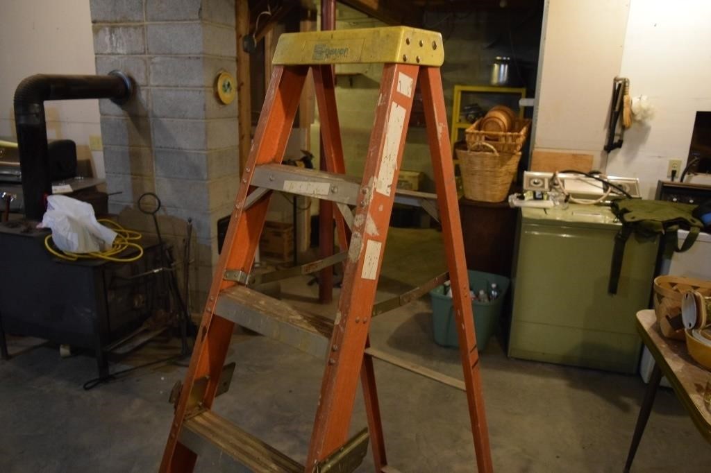 Bauer 6' Step Ladder Fiberglass