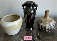 V - LOT OF 3 DECOR VASES (L39)