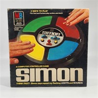VINTAGE SIMON ELECTRONIC GAME W/ BOX