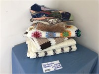 AMISH STYLE QUILT & BLANKETS LOTS