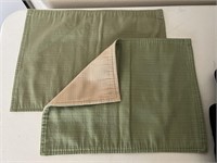 2 Reversible Placemats