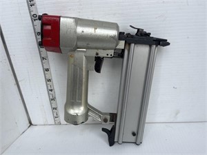 Air nail/staple gun