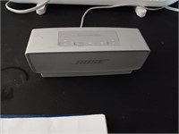 Bose mini sound link with stand.