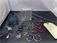 PIERCED EARRINGS AND BROOCHES