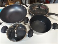 4 ASSORTED POTS, PANS AND WOK