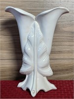 Vintage USA 597 Pottery Vase 7.5"