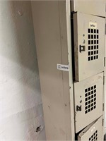 Lockers set of 5 connected