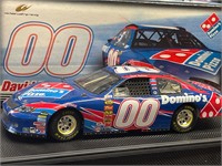 DOMINOS DIE CAST COLLECTIBLE CAR