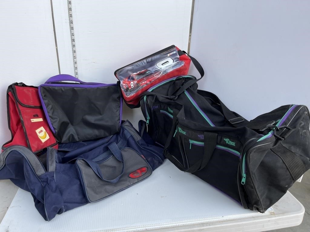 Lot of gym bags & lunch bags
