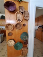 Large lot Of 18 Various Sized Baskets