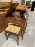 SINGER SEWING MACHINE W/ WOODEN TABLE & SEAT