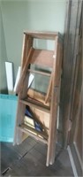 Wooden folding ladder
2nd floor