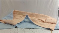 F6) Like new king size reversable comforter