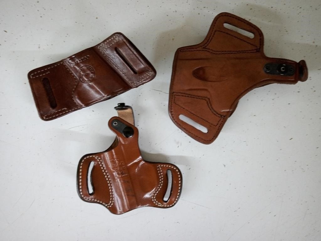 3 LEATHER PISTOL HIOLSTERS