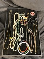 MIXED JEWELRY LOT