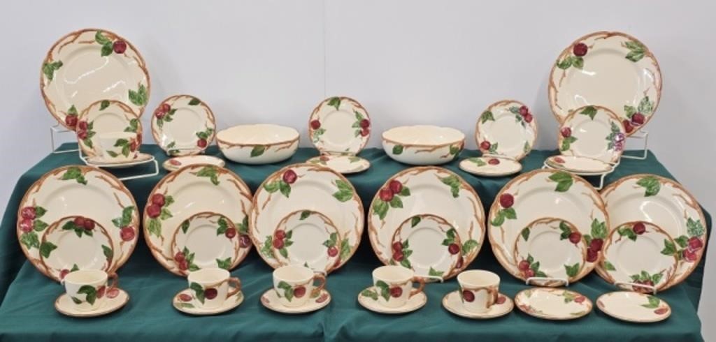 39 PIECE FRANCISCAN DISH SET - APPLE PATTERN