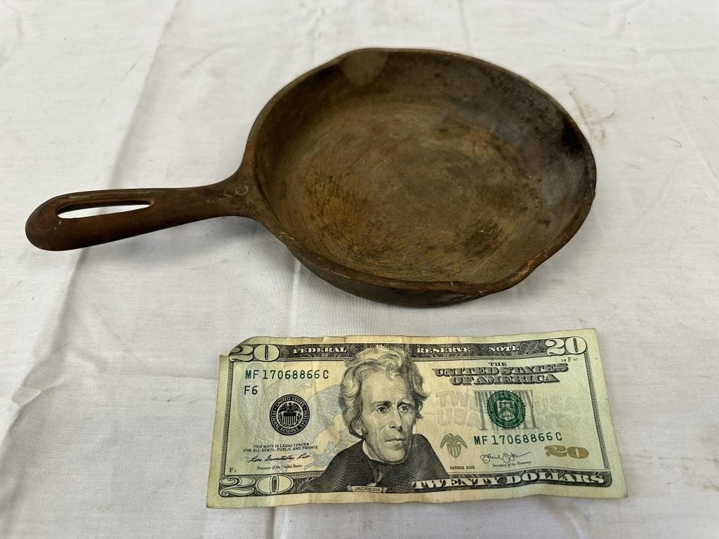 Cast Iron No.3 Skillet