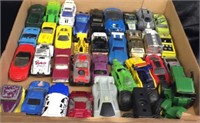 VINTAGE TOY VEHICLES LOT / MIXED TYPES
